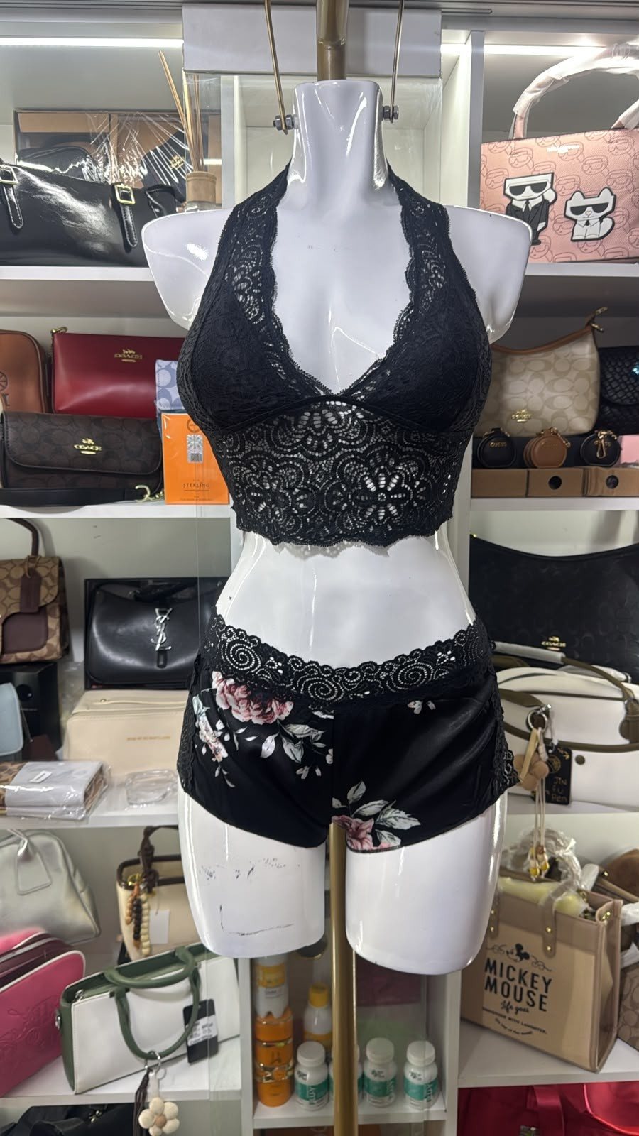 Conjunto pijama de encaje negro