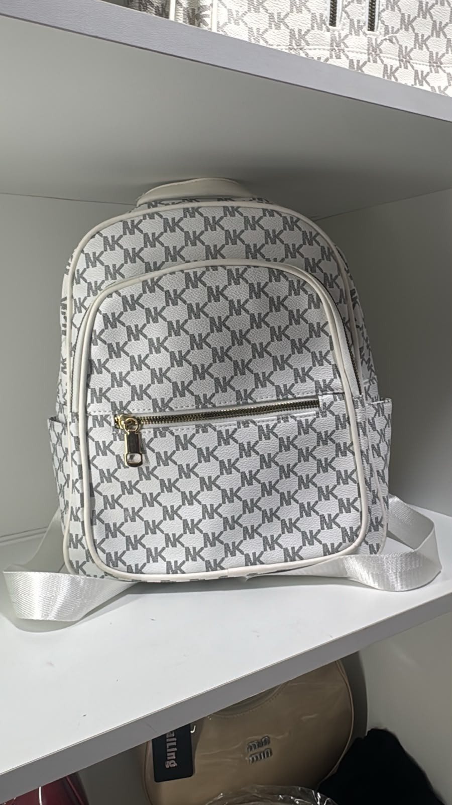Mochila espaciosa monograma blanca