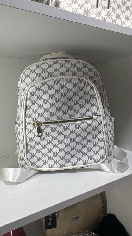 Mochila espaciosa monograma blanca